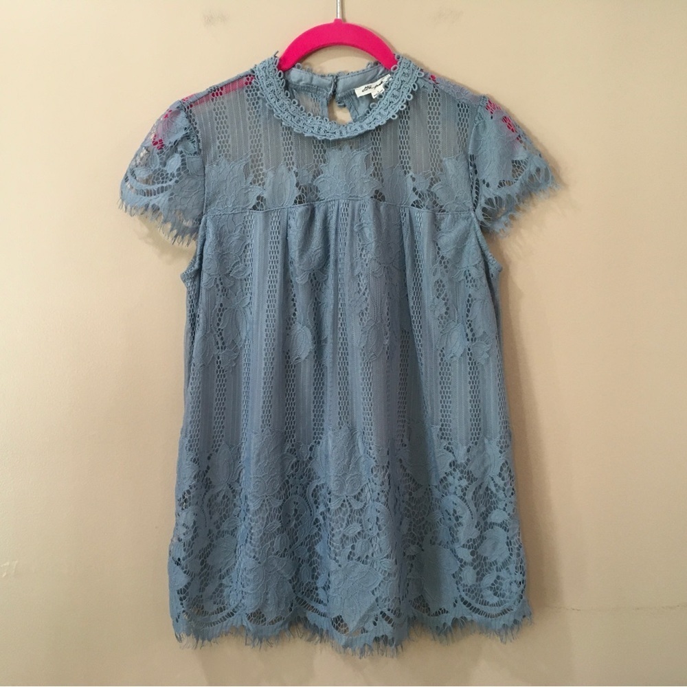 ULTRA PINK Tops Lace Lined Crew Neck Cap Sleeve Blue Size Small